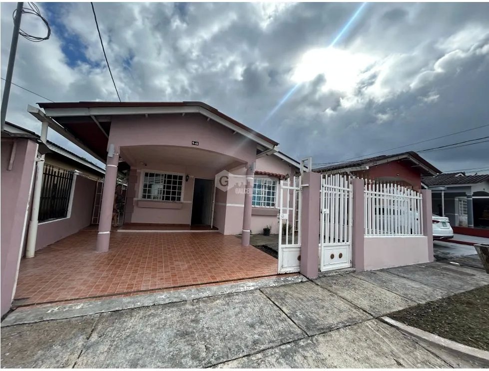 SE VENDE CASA EN ARRAIJAN URB. EL EDEN CON 3 HABITACIONES Y PATIO