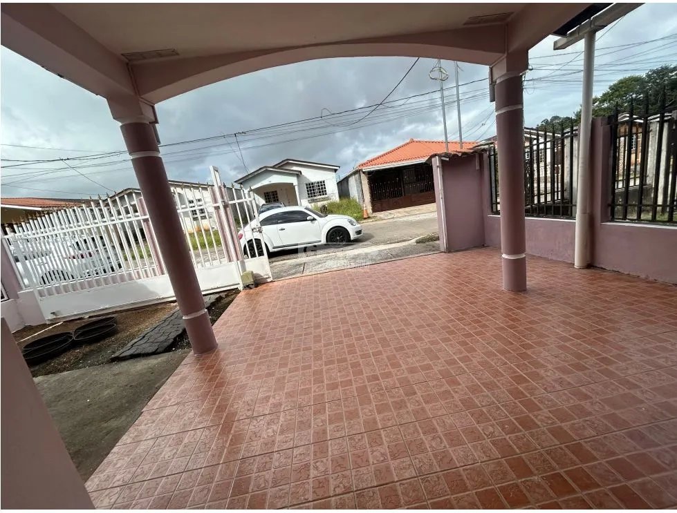 ARRAIJAN / URB. EL EDEN / 180M / 3 HABITACION / 1 PARKING / PATIO