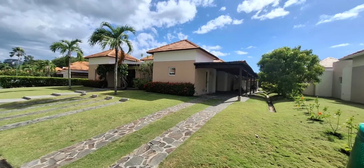 House for Sale in Villas de Decameron, Farallón, Coclé