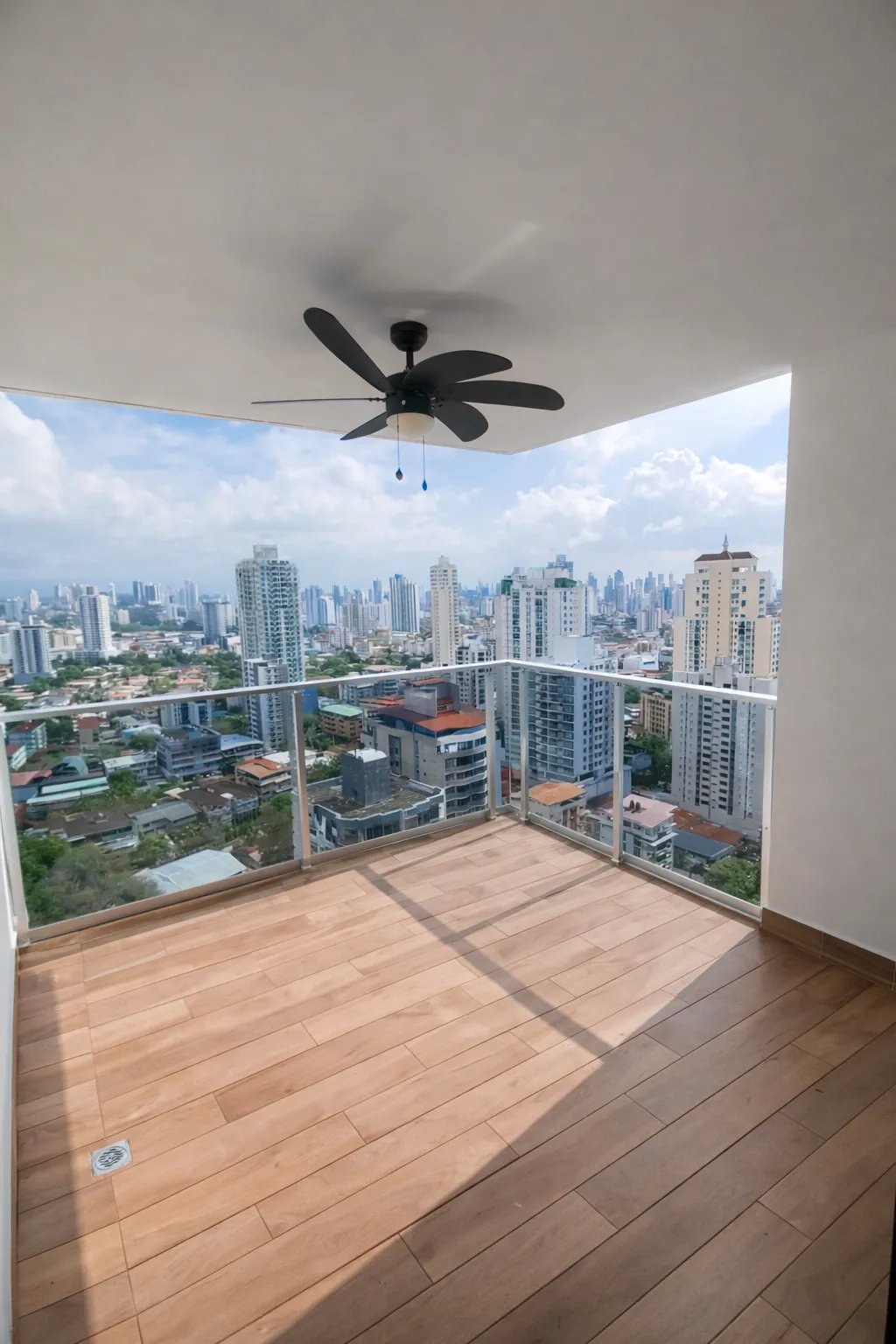 El Cangrejo, Bella Vista, Panamá City  3-Bedroom Apartment with 2 Par...