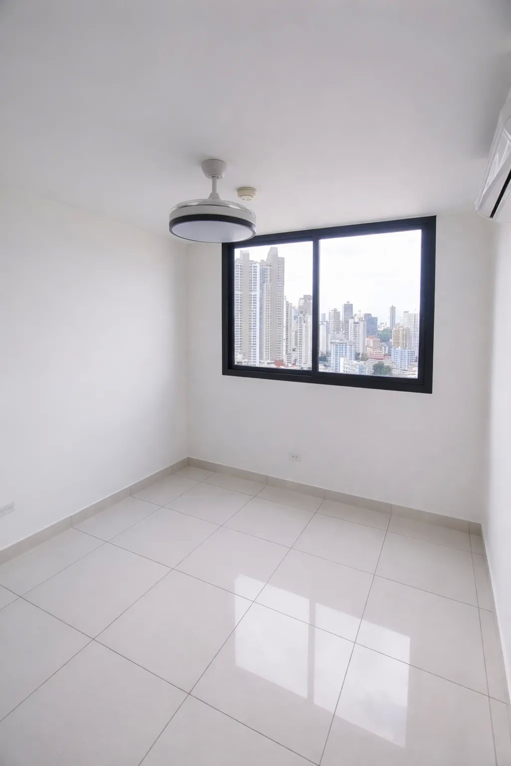 El Cangrejo, Bella Vista, Panamá City  3-Bedroom Apartment with 2 Par...