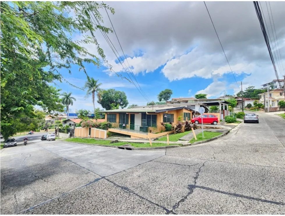 Venta de Casa en Altos de Betania  Lote de Esquina