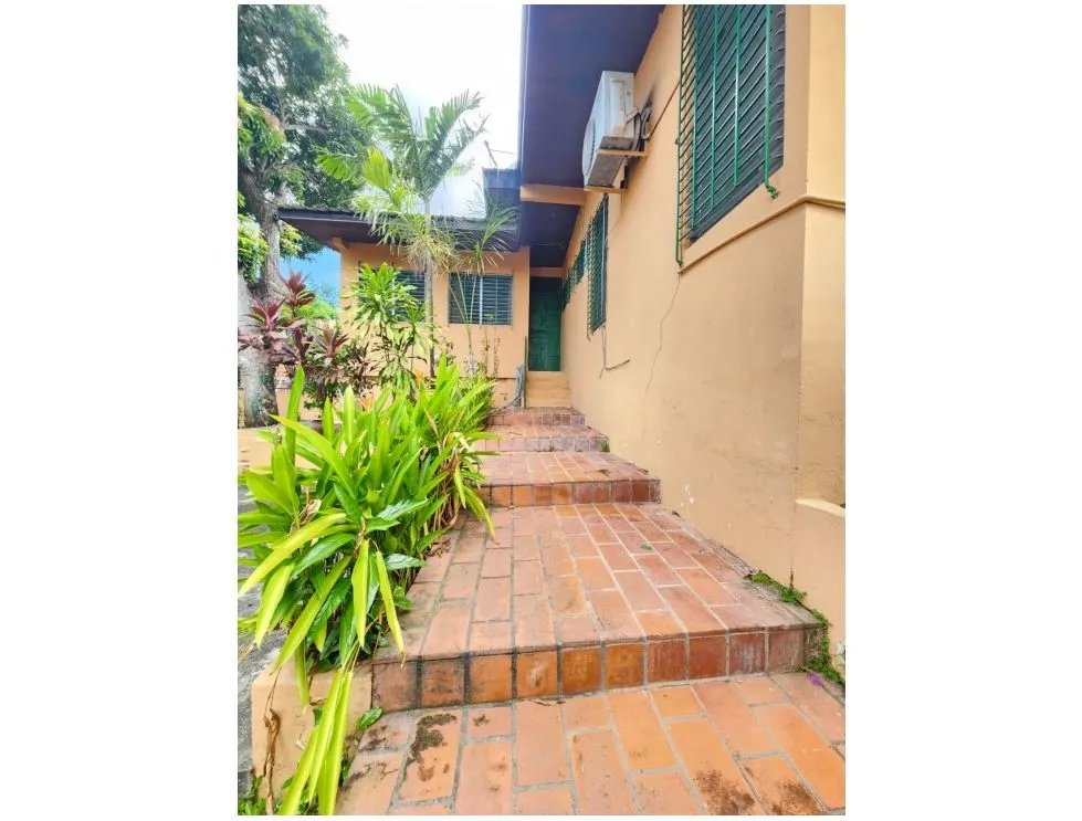 Venta de Casa en Altos de Betania  Lote de Esquina