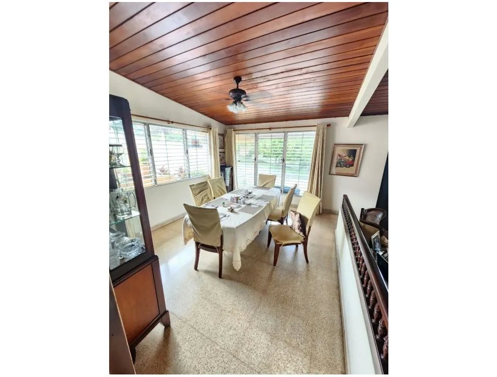 Venta de Casa en Altos de Betania  Lote de Esquina