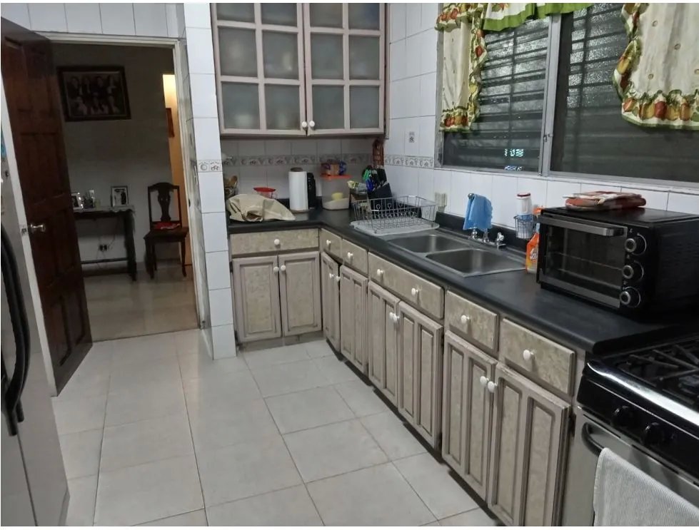 Venta de Casa en Altos de Betania  Lote de Esquina