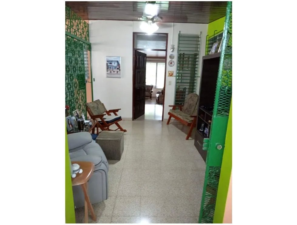 Venta de Casa en Altos de Betania  Lote de Esquina