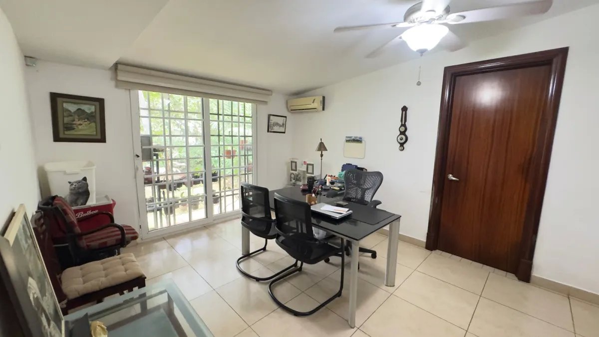 House for Sale in Llanos de Curundú, Ancón
