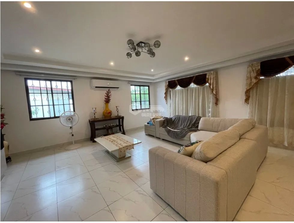 SE VENDE CASA EN COLON BUENA VISTA 800M 4 HABITACIONES Y TERRAZA