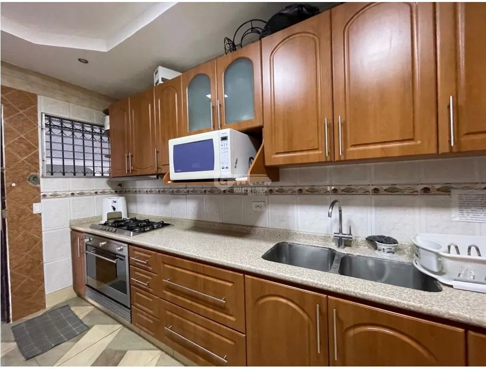 SE VENDE CASA EN COLON BUENA VISTA 800M 4 HABITACIONES Y TERRAZA