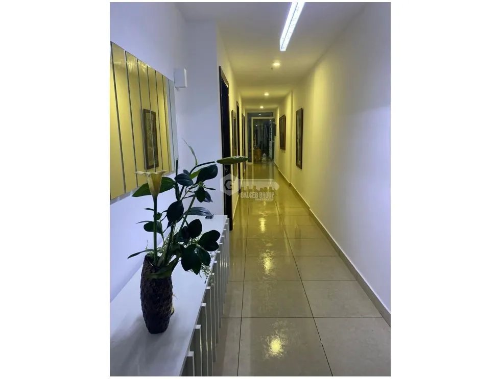SE AQLUILA APARTAMENTO EN AV. BALBOA 145M 3 HABITACIONES Y BALCON