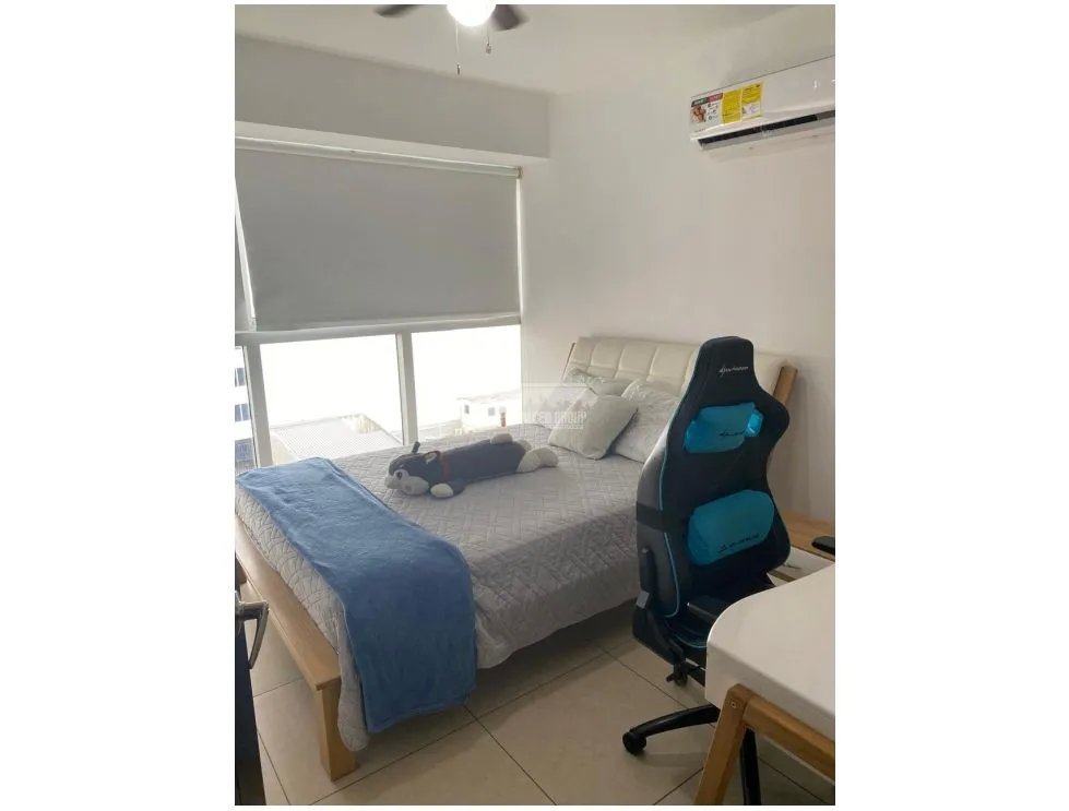 SE AQLUILA APARTAMENTO EN AV. BALBOA 145M 3 HABITACIONES Y BALCON