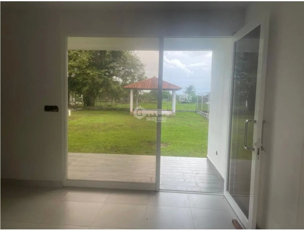SE ALQUILA CASA EN CHAME NUEVA GORGONA  210 M2 CON BALCON