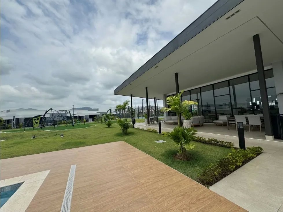 Venta de Casa de Una Planta en PH Imaterra, Woodlands, Panamá Pacífico
