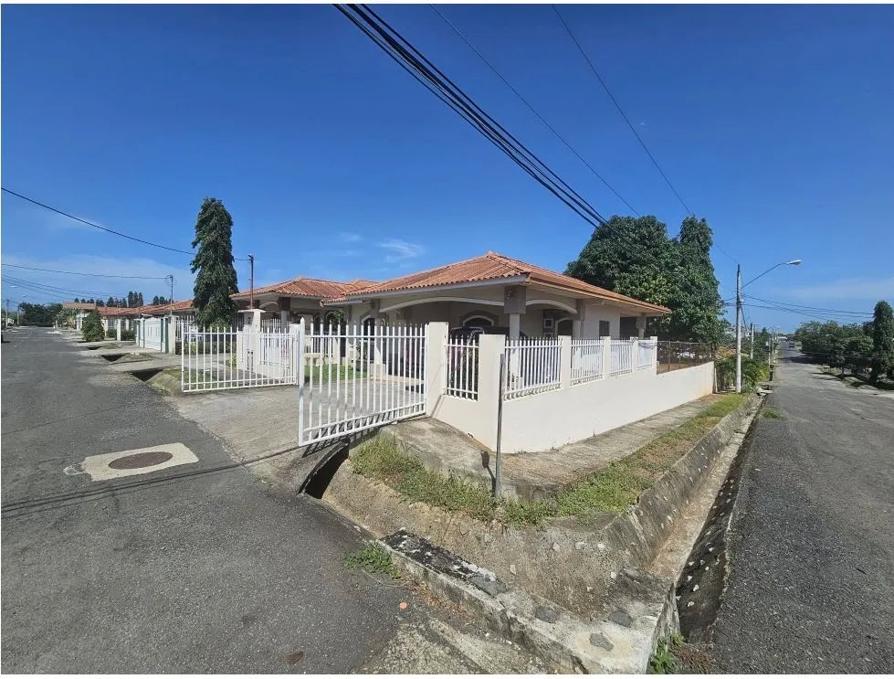 Venta de Casa en Residencial Blass Tello, Chitré. MB