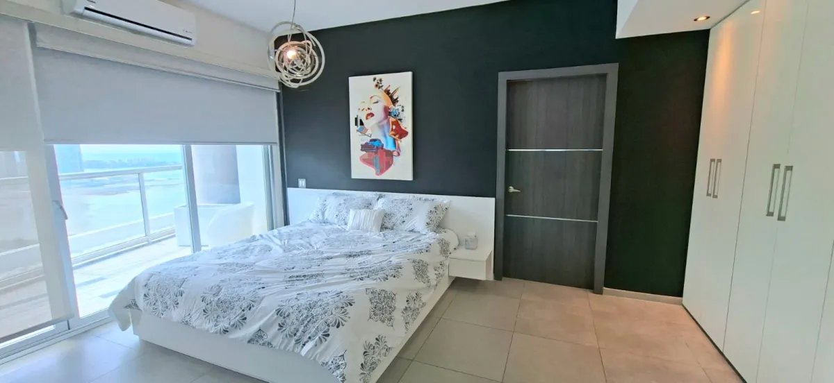 Apartamento 2Rec/2B con Vista al Mar  Balboa Avenue