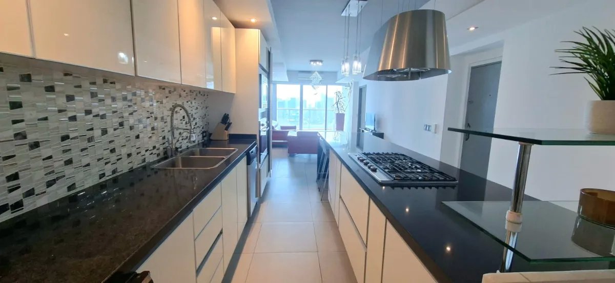 Apartamento 2Rec/2B con Vista al Mar  Balboa Avenue