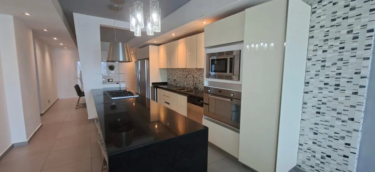 Apartamento 2Rec/2B con Vista al Mar  Balboa Avenue