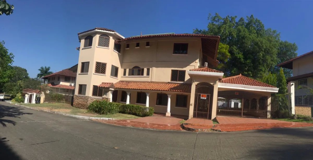 Se Vende Exclusiva Residencia en Albrook
