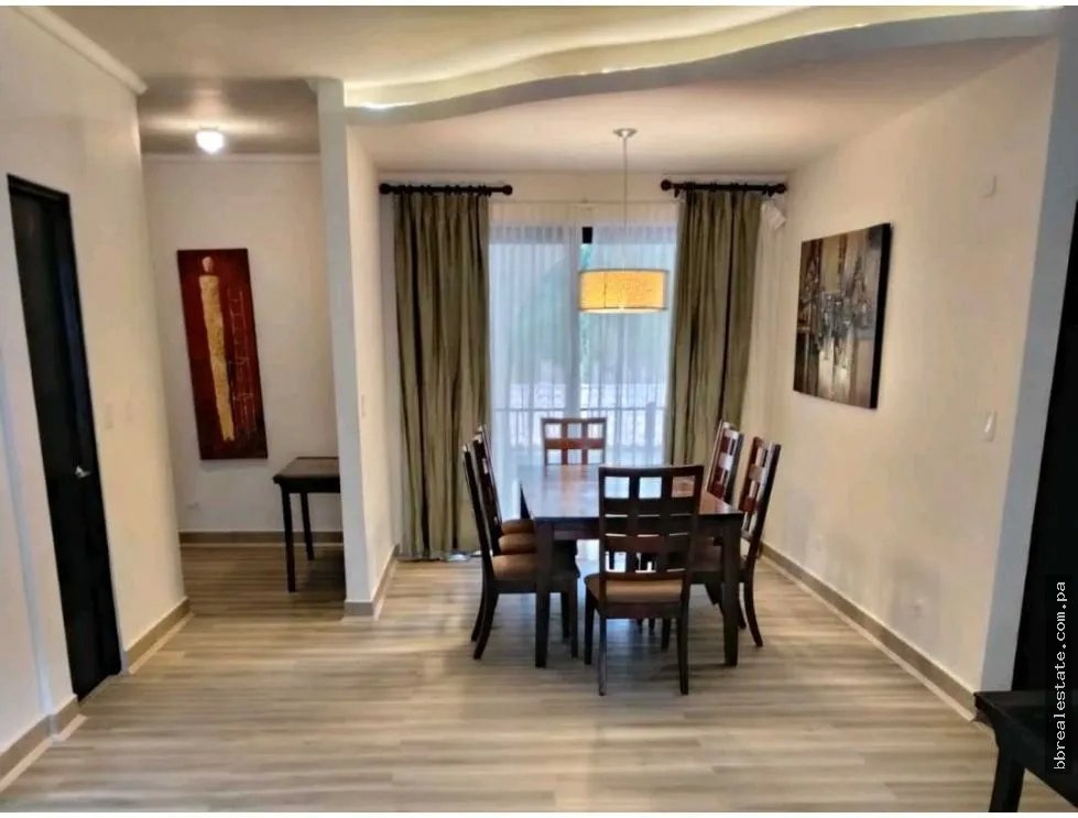 Venta de Apartamento en PH Embassy Village, Clayton