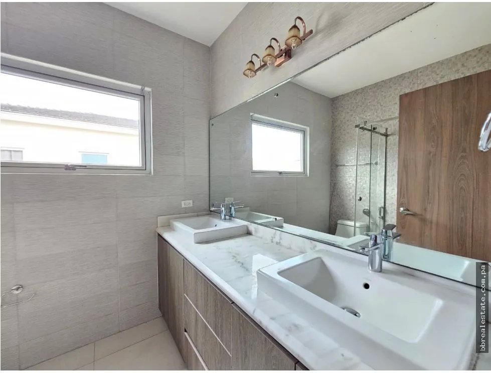 Venta de Casa en Altos del Parque, Vía Centenial
