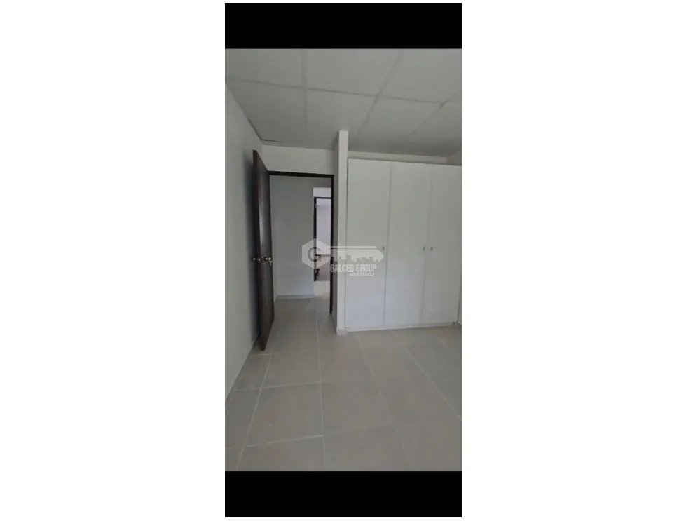 ARRAIJAN / LA CONSTANCIA / 4 HABITACIONES / 520 M2 / 3 BAÑOS / PATIO