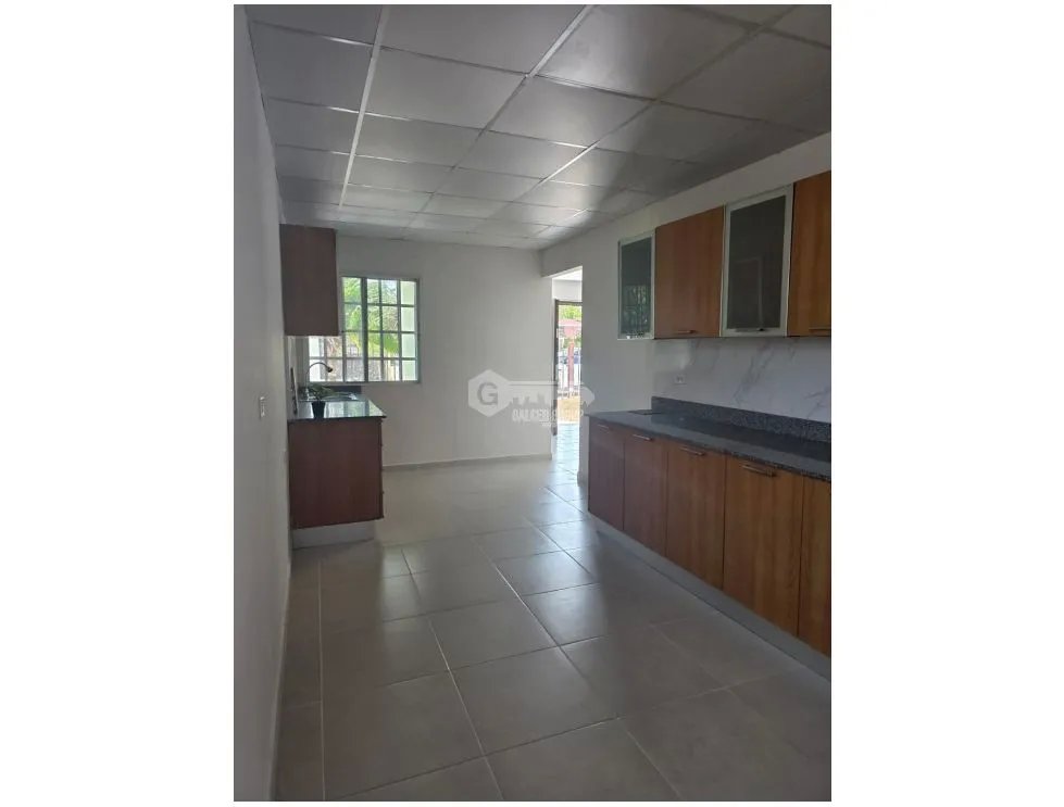 ARRAIJAN / LA CONSTANCIA / 4 HABITACIONES / 520 M2 / 3 BAÑOS / PATIO
