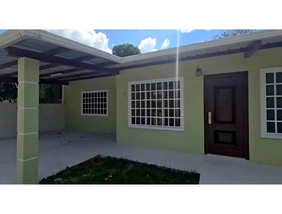 ARRAIJAN / LA CONSTANCIA / 4 HABITACIONES / 520 M2 / 3 BAÑOS / PATIO