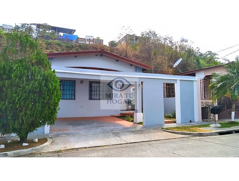 Se Vende Casa en Urbanización Brisas del Golf.