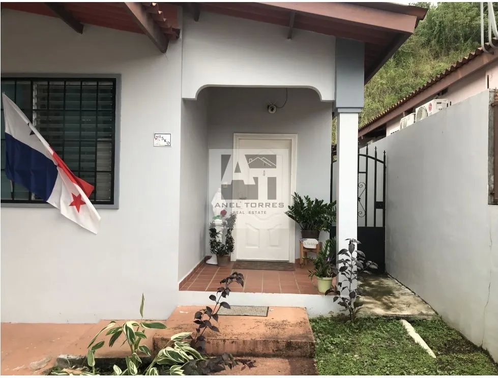 Se Vende Casa en Urbanización Brisas del Golf.