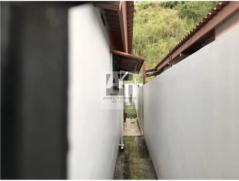Se Vende Casa en Urbanización Brisas del Golf.