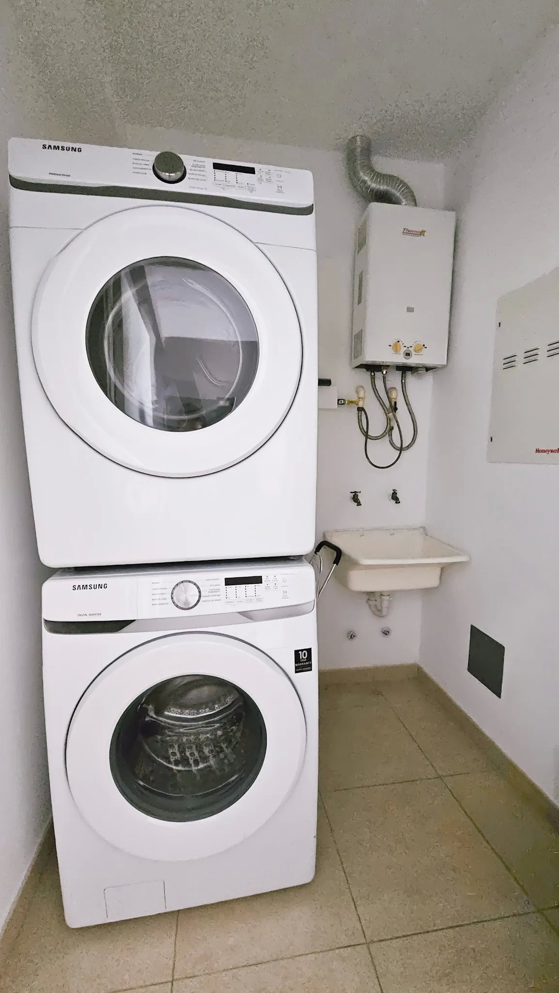 Apartamento 1 Recámara con Vista a la Bahía en Avenida Balboa