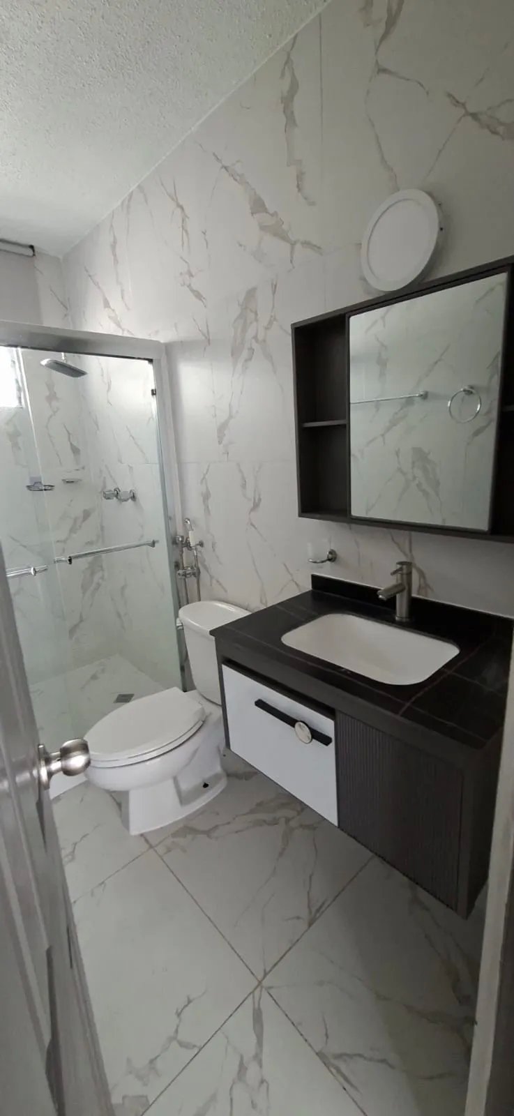 Alquiler de Apartamento Vía Porras Remodelado Solo Línea Blanca Comple...