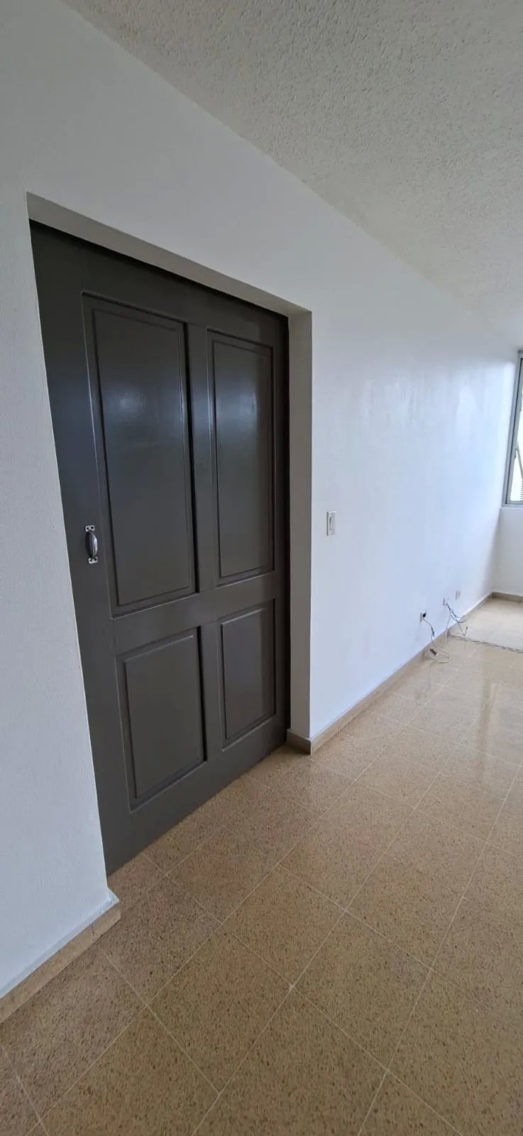Alquiler de Apartamento Vía Porras Remodelado Solo Línea Blanca Completa y Aires