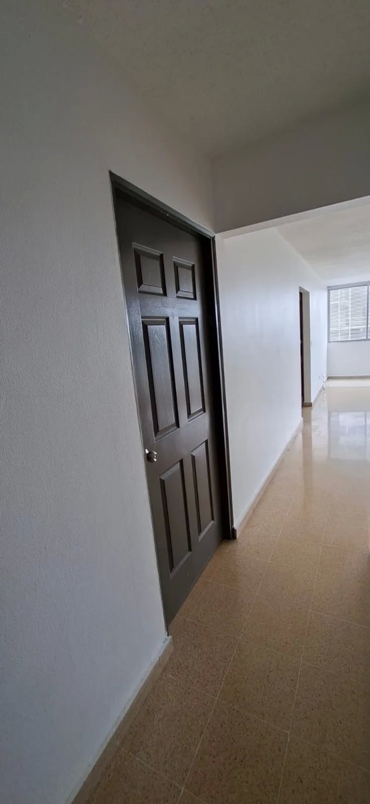 Alquiler de Apartamento Vía Porras Remodelado Solo Línea Blanca Completa y Aires