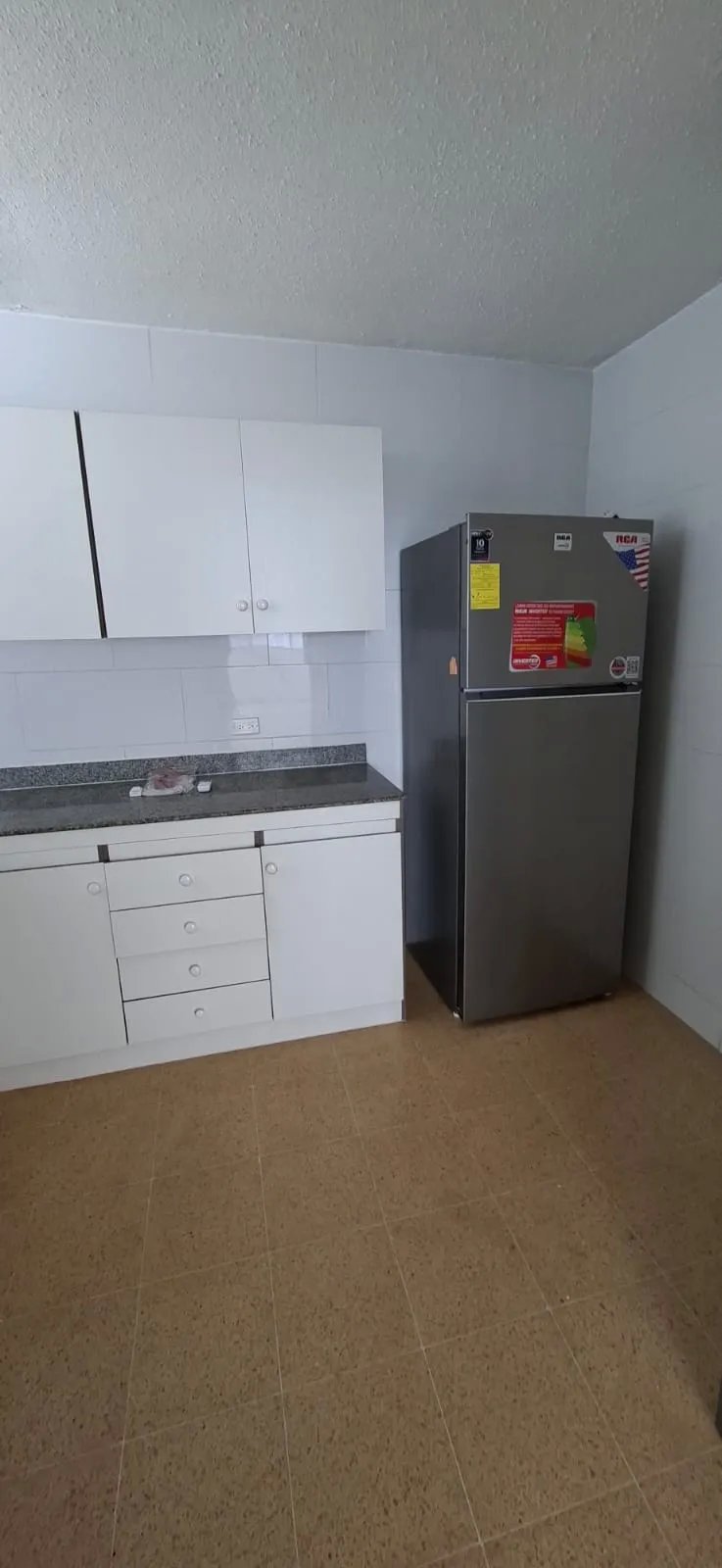 Alquiler de Apartamento Vía Porras Remodelado Solo Línea Blanca Completa y Aires