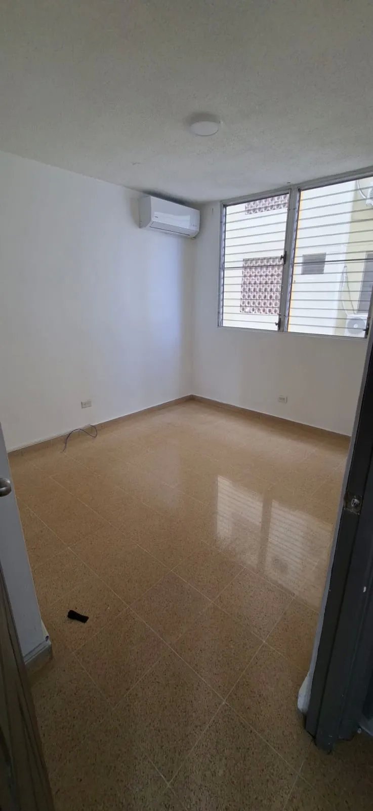 Alquiler de Apartamento Vía Porras Remodelado Solo Línea Blanca Completa y Aires