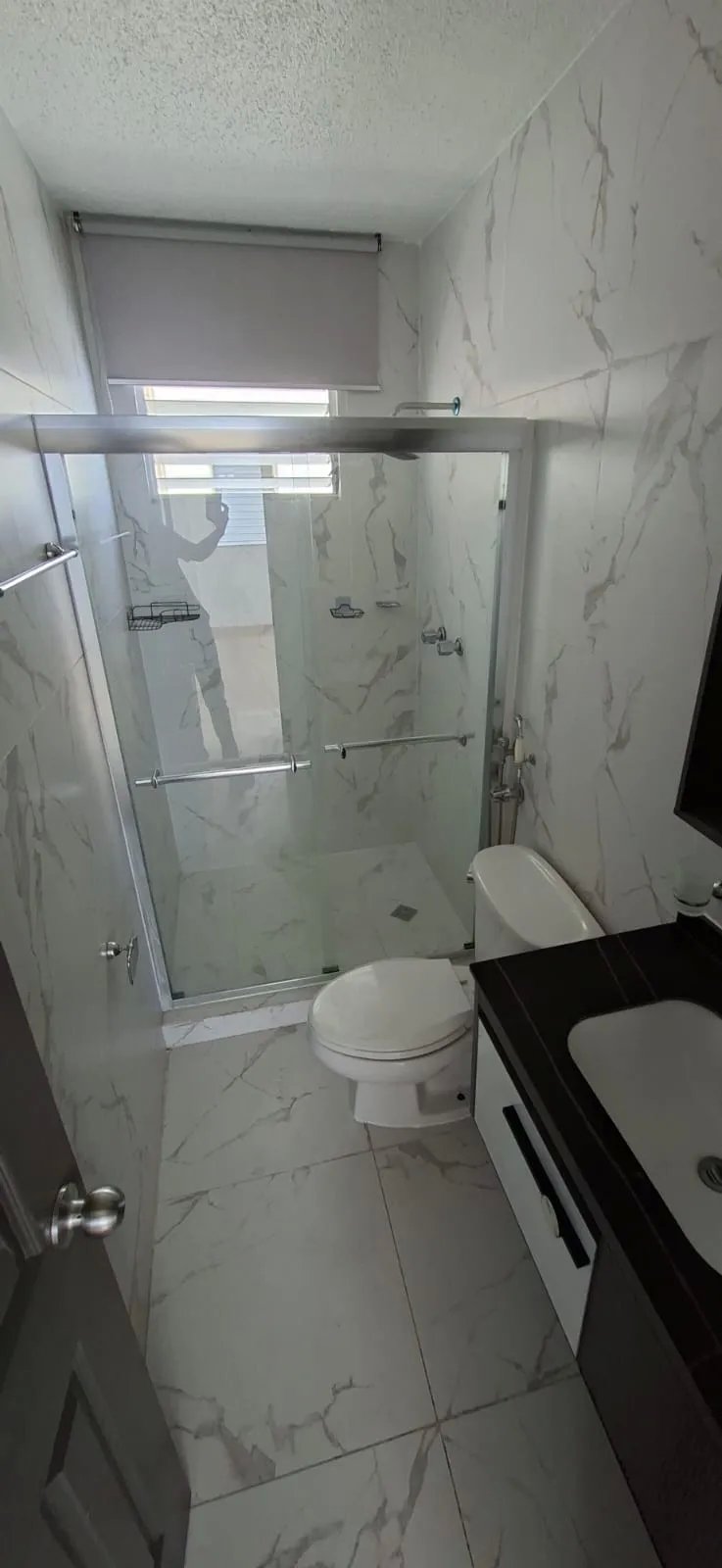 Alquiler de Apartamento Vía Porras Remodelado Solo Línea Blanca Completa y Aires