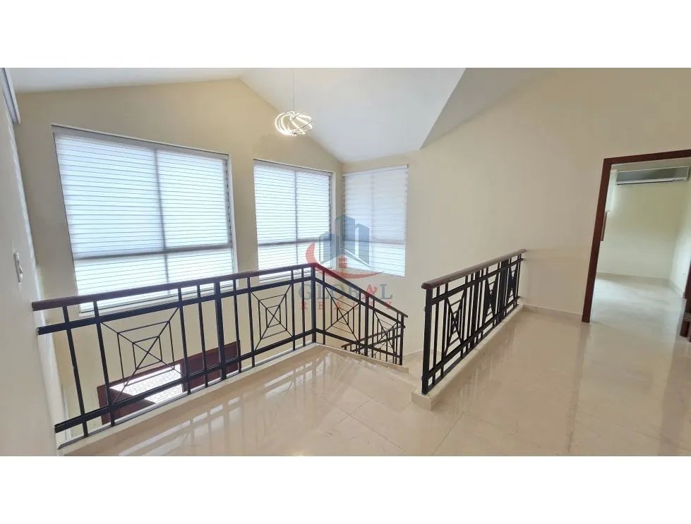 Casa de Lujo en Venta en Clayton  ¡Precio de Oportunidad!