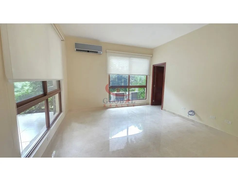 Casa de Lujo en Venta en Clayton  ¡Precio de Oportunidad!