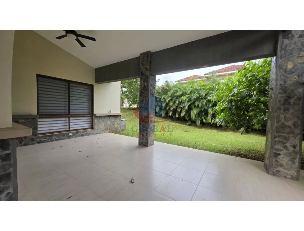 Casa de Lujo en Venta en Clayton  ¡Precio de Oportunidad!