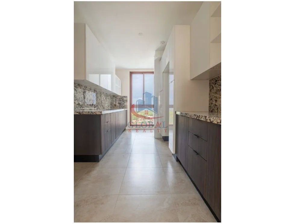 Venta de Apartamento en PH The Colonial Santa María