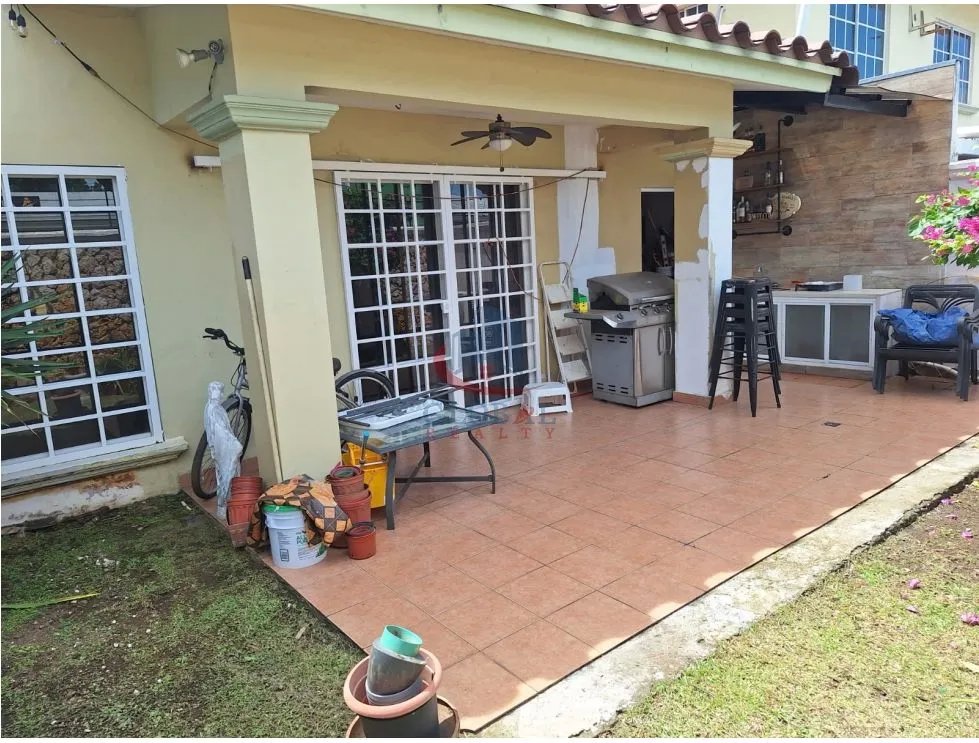 VENTA DE CASA EN PH DORADO SPRING, CONDADO DEL REY