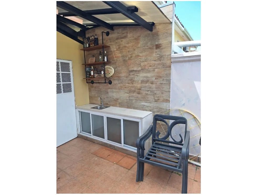VENTA DE CASA EN PH DORADO SPRING, CONDADO DEL REY