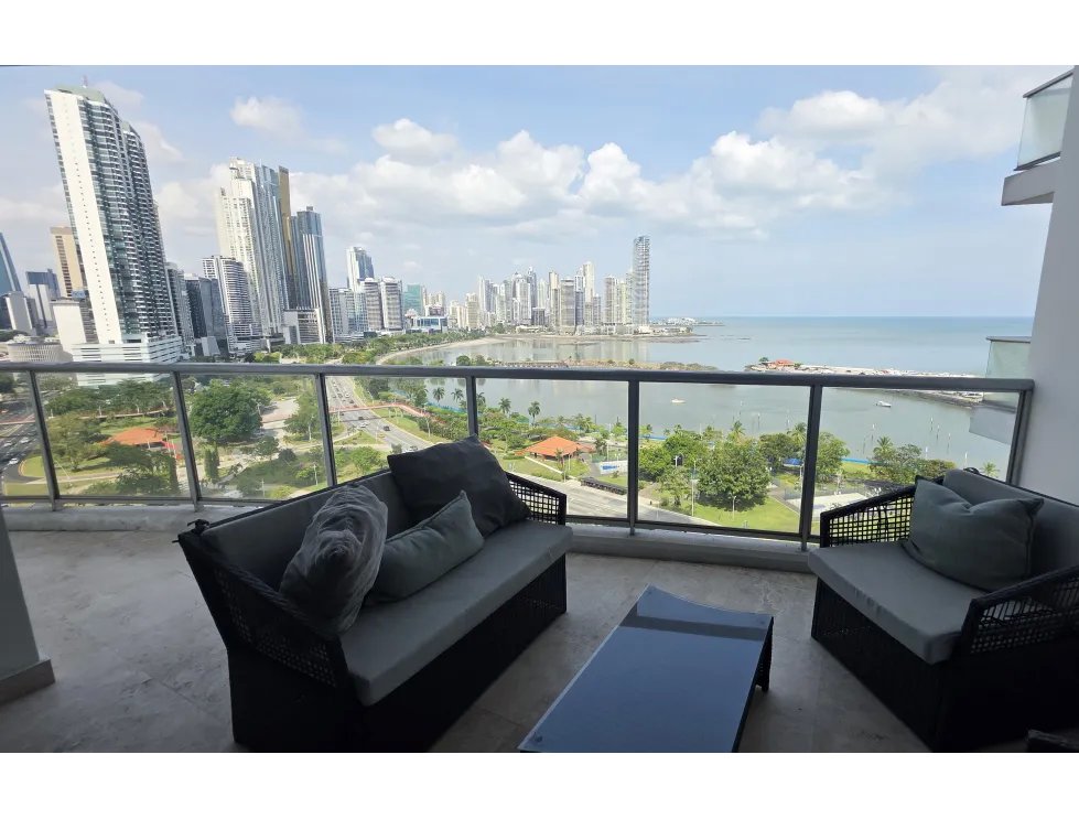 Se vende o Alquila apartamento de 3 Recamara en, Avenida Balboa