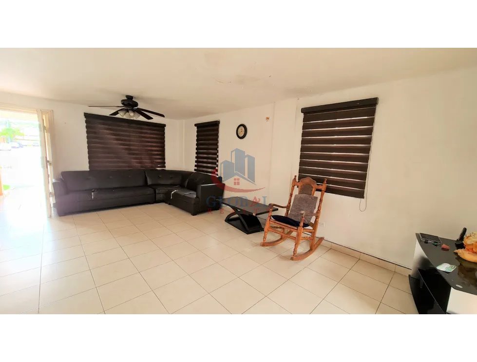 Venta de Hermosa Casa en Dorado Lakes Condado Del Rey