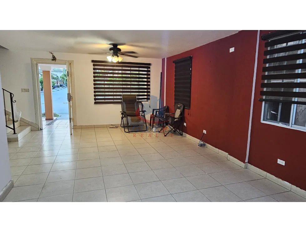 Venta de Hermosa Casa en Dorado Lakes Condado Del Rey