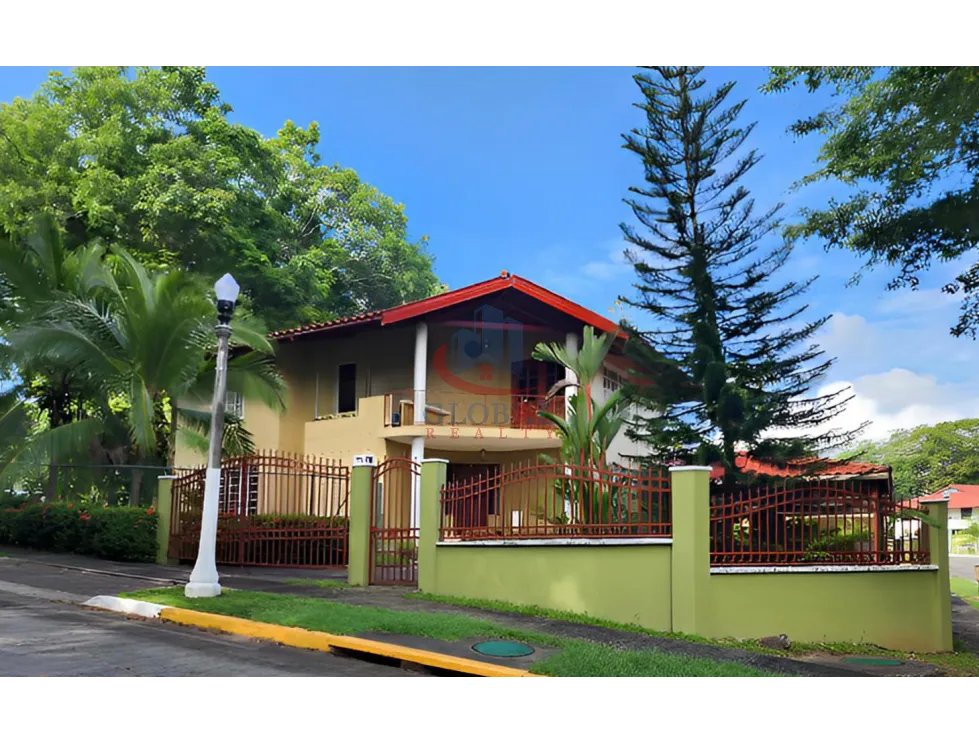 Alquilo Casa Unifamiliar en Area Revertida Diablo Alborok Panama