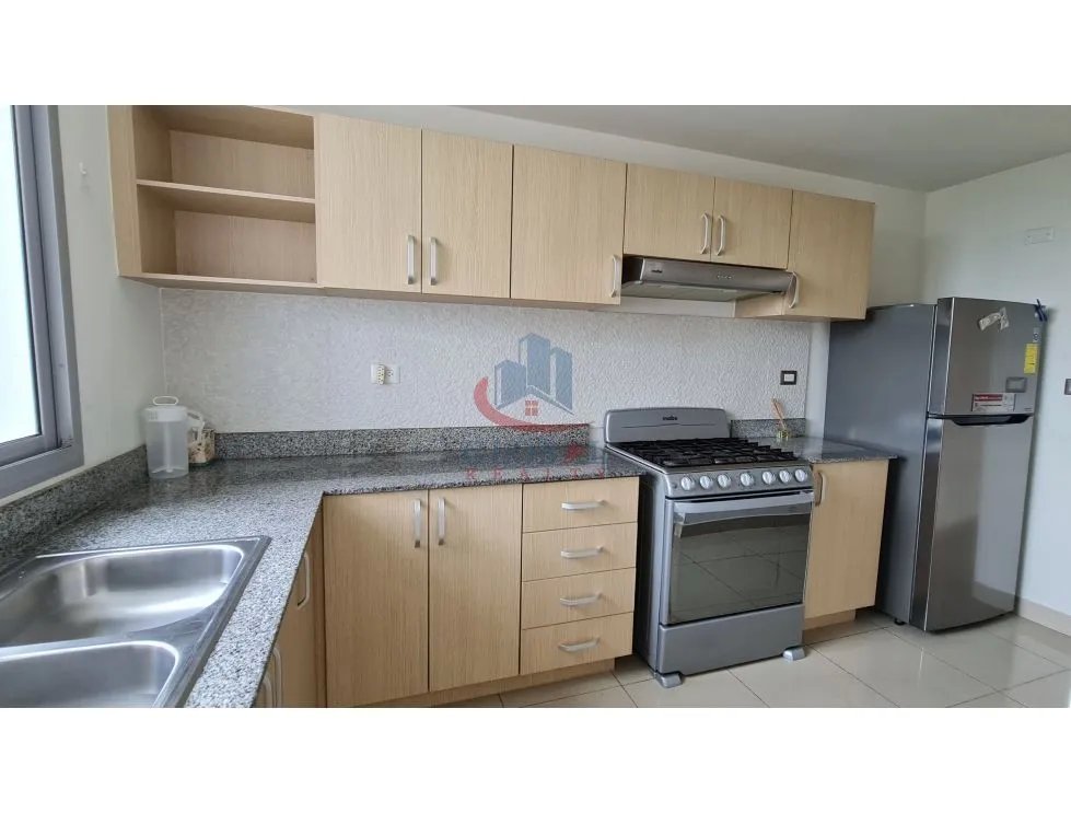 Se Alquila Apartamento en PH Rokas Condado del Rey
