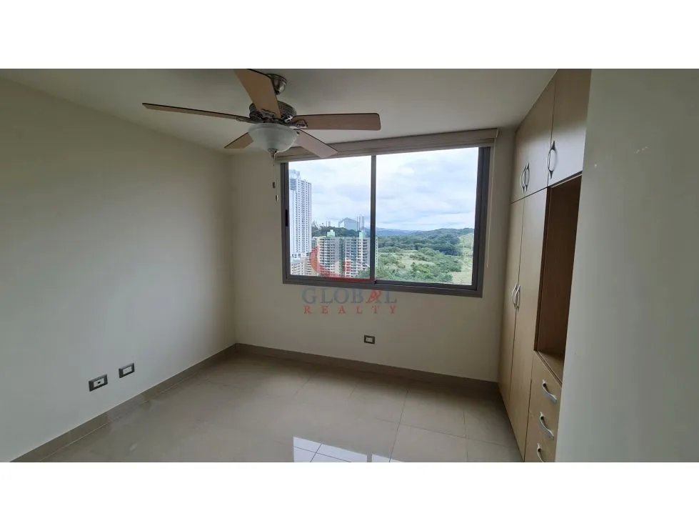 Se Alquila Apartamento en PH Rokas Condado del Rey