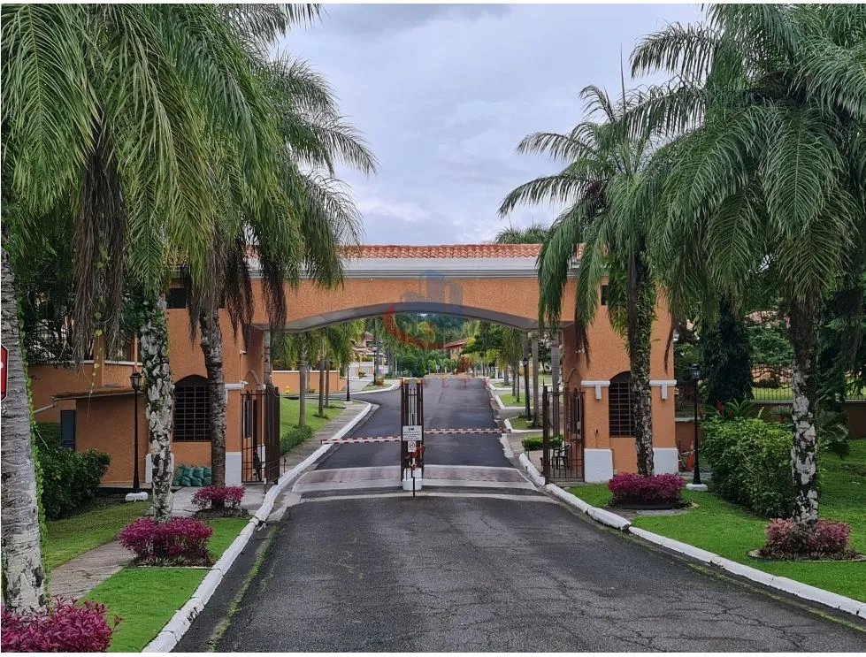 Villa for sale in Llanos de Curundu